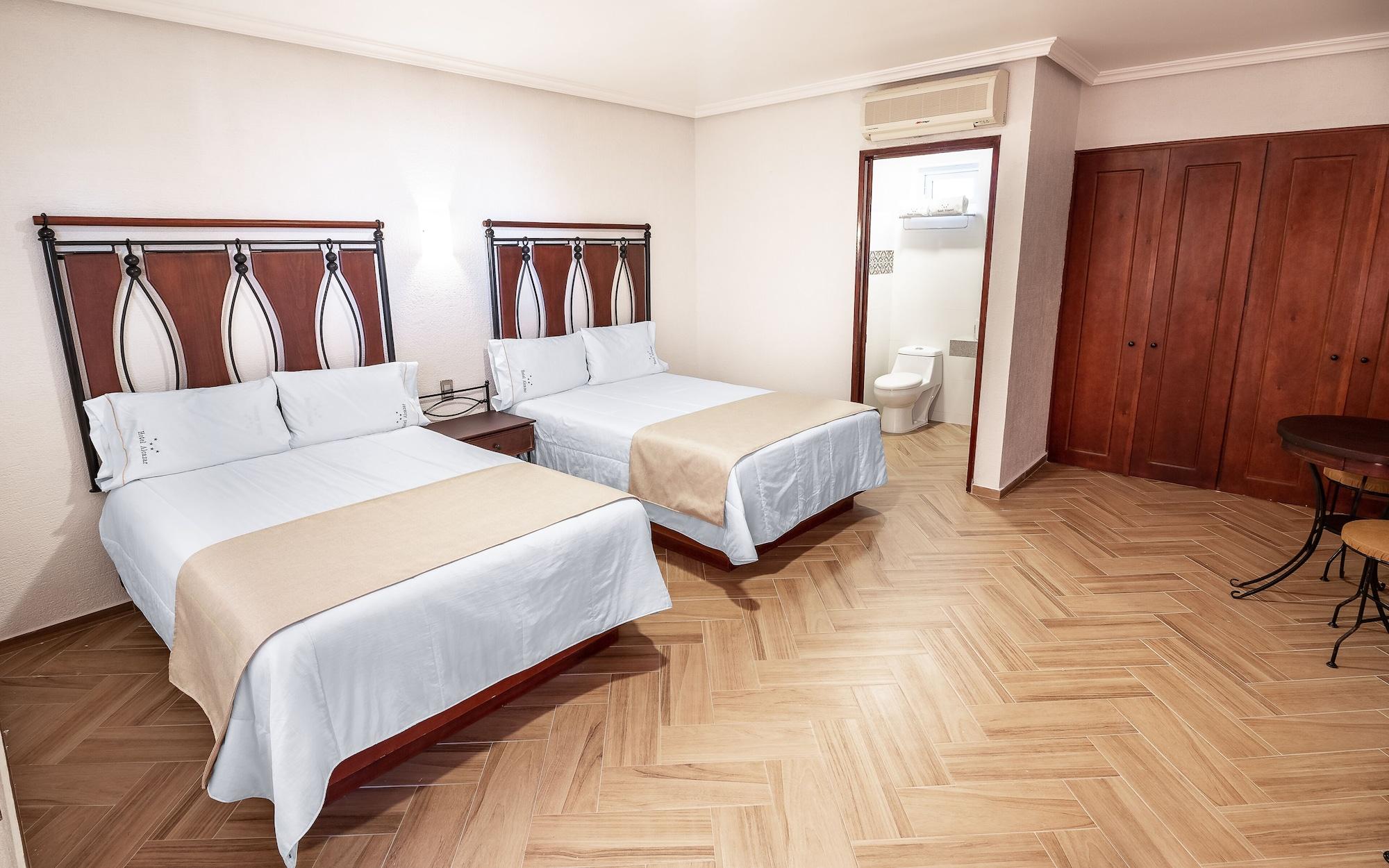 Hotel Alcazar - Guadalajara Centro Historico Екстериор снимка