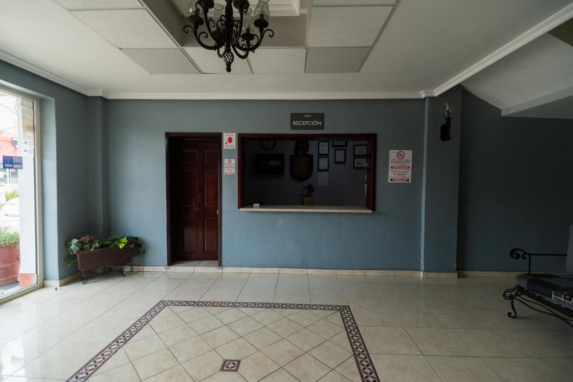 Hotel Alcazar - Guadalajara Centro Historico Екстериор снимка