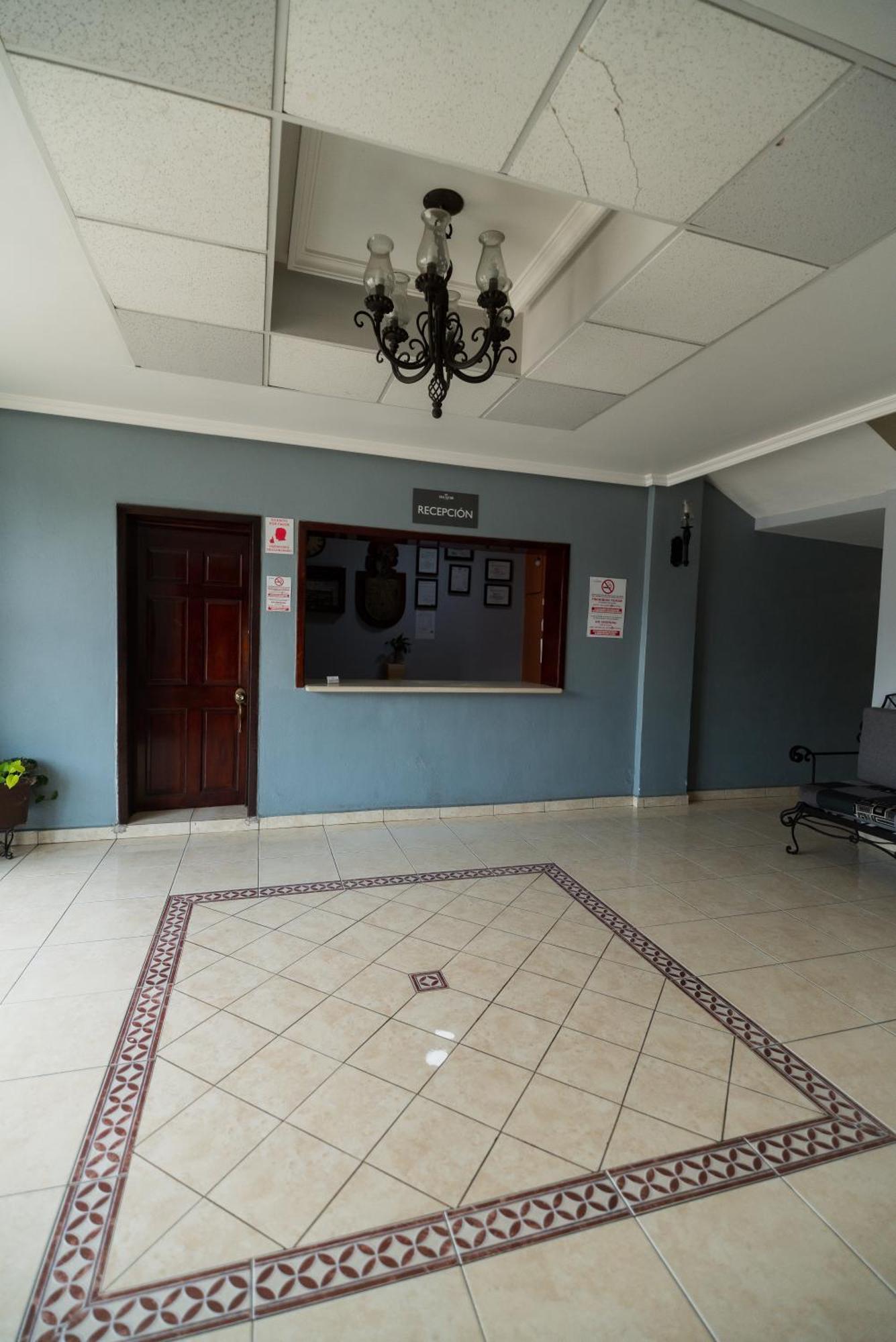 Hotel Alcazar - Guadalajara Centro Historico Екстериор снимка