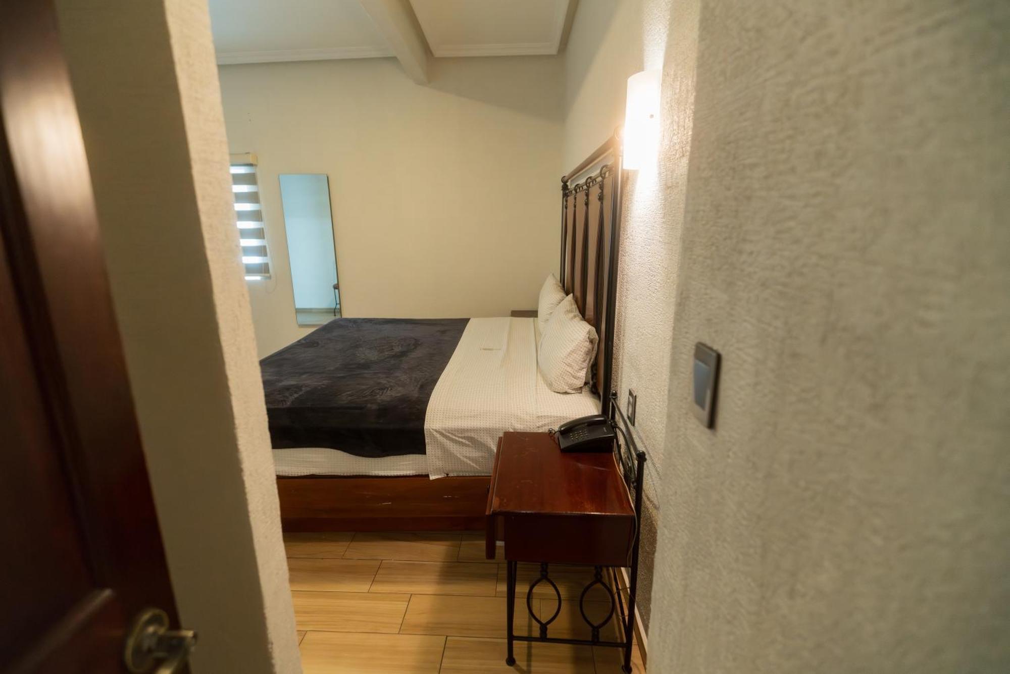 Hotel Alcazar - Guadalajara Centro Historico Екстериор снимка