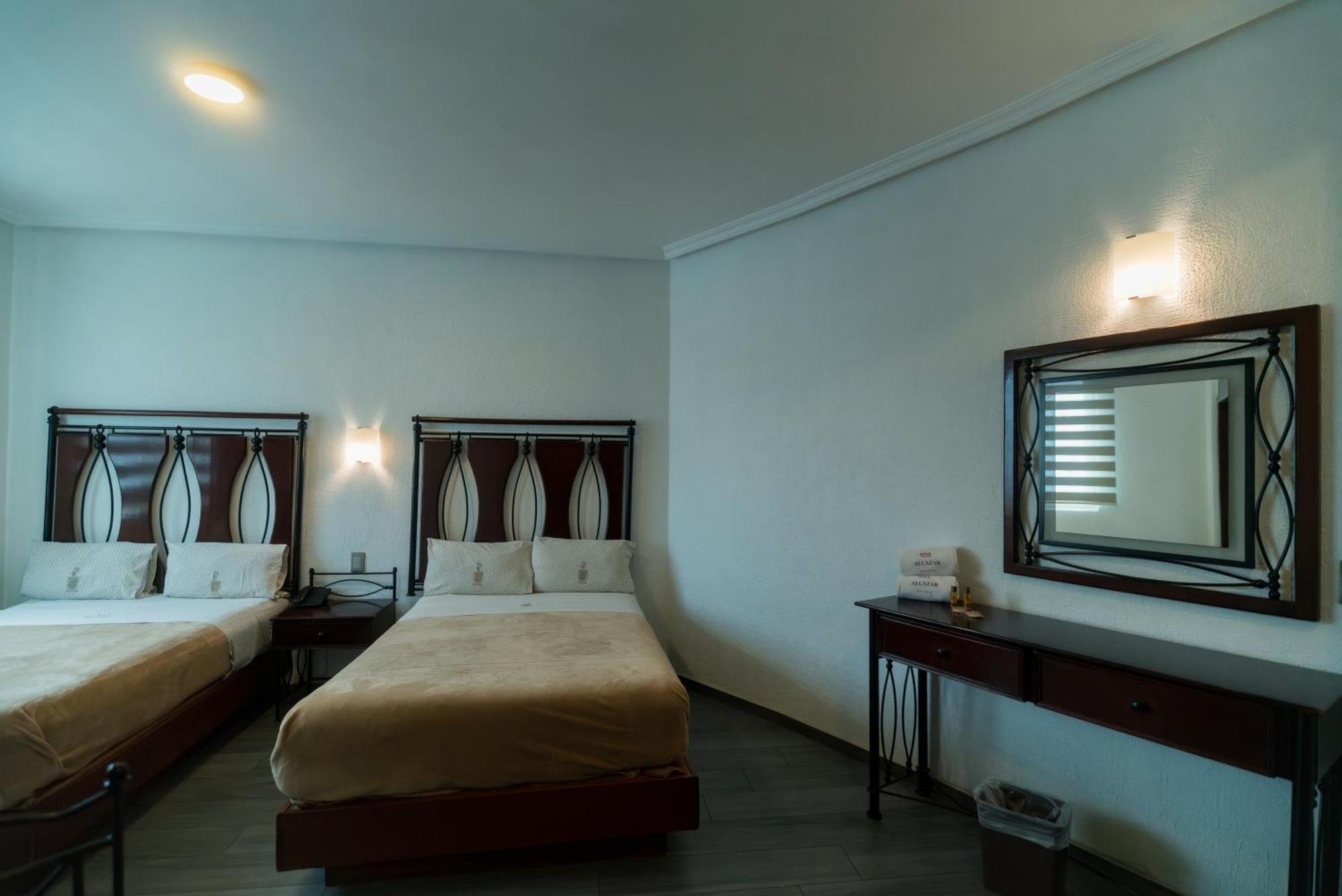 Hotel Alcazar - Guadalajara Centro Historico Екстериор снимка