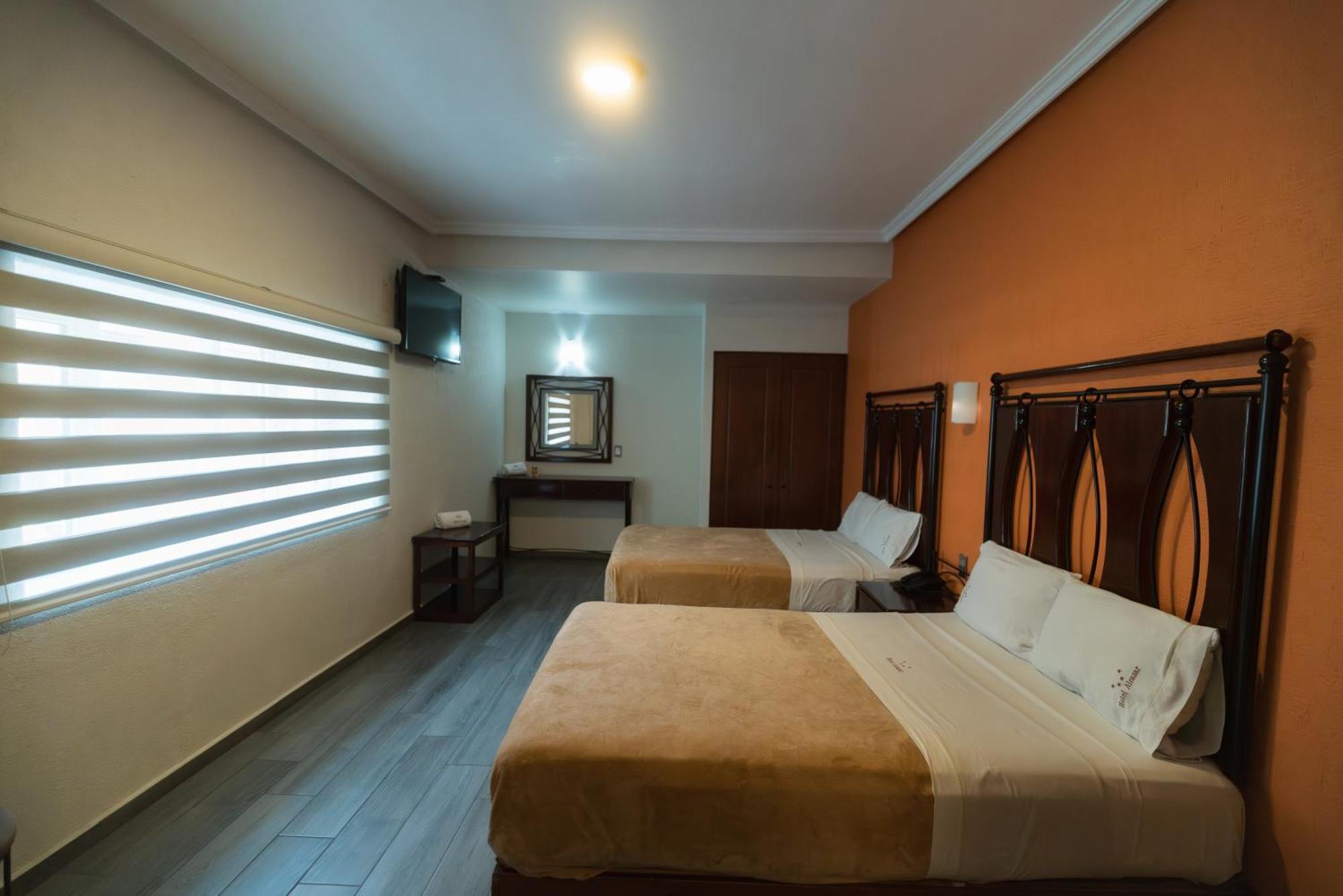 Hotel Alcazar - Guadalajara Centro Historico Екстериор снимка