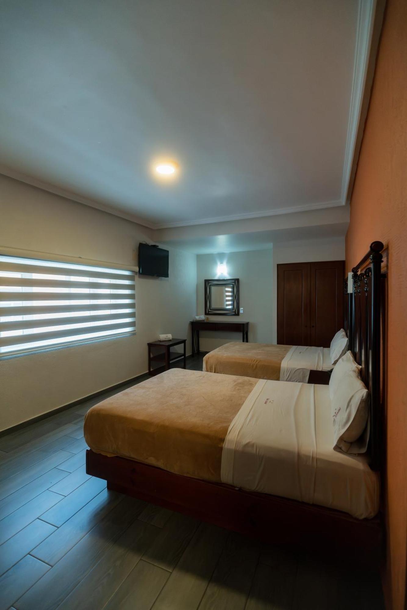 Hotel Alcazar - Guadalajara Centro Historico Екстериор снимка