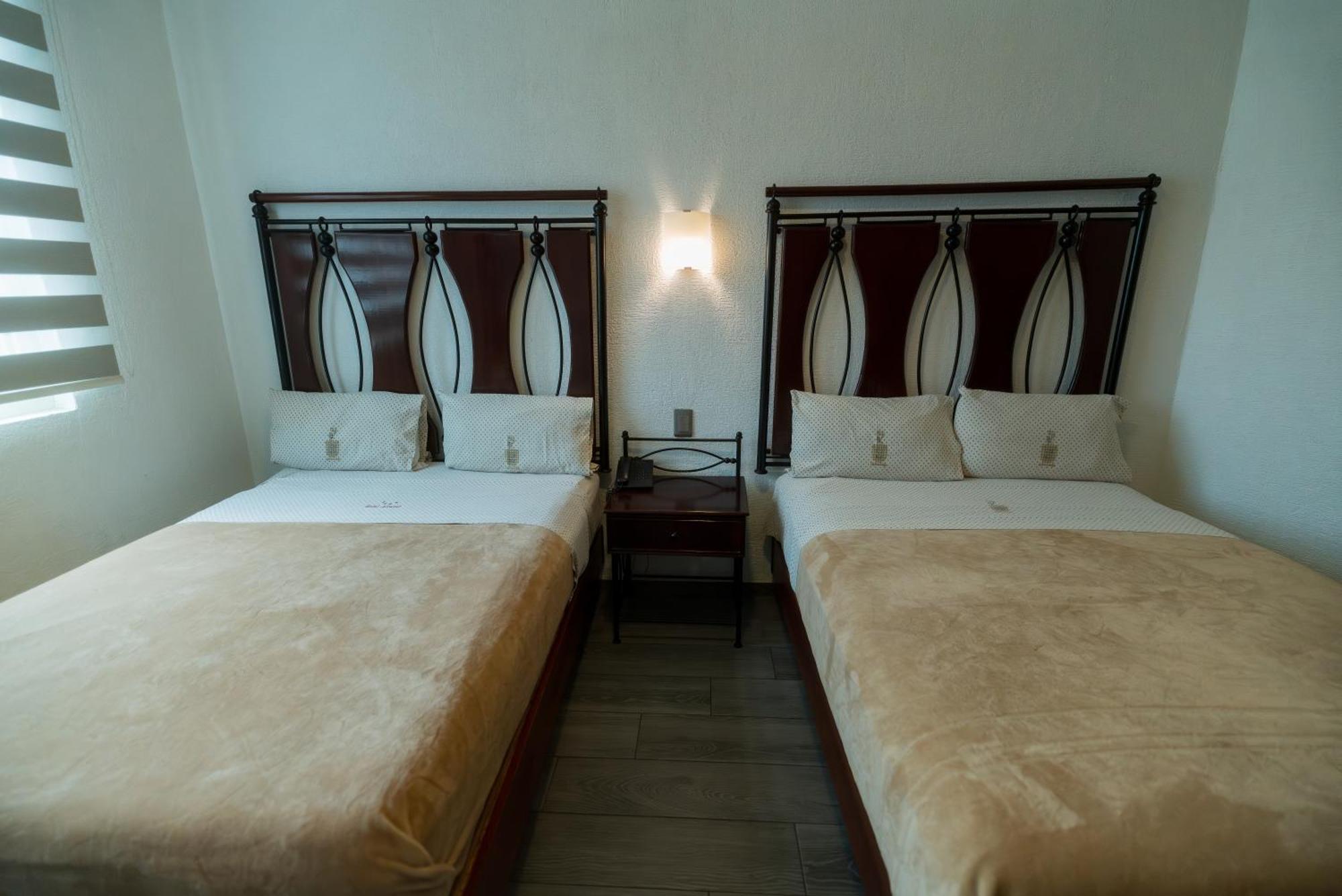 Hotel Alcazar - Guadalajara Centro Historico Екстериор снимка